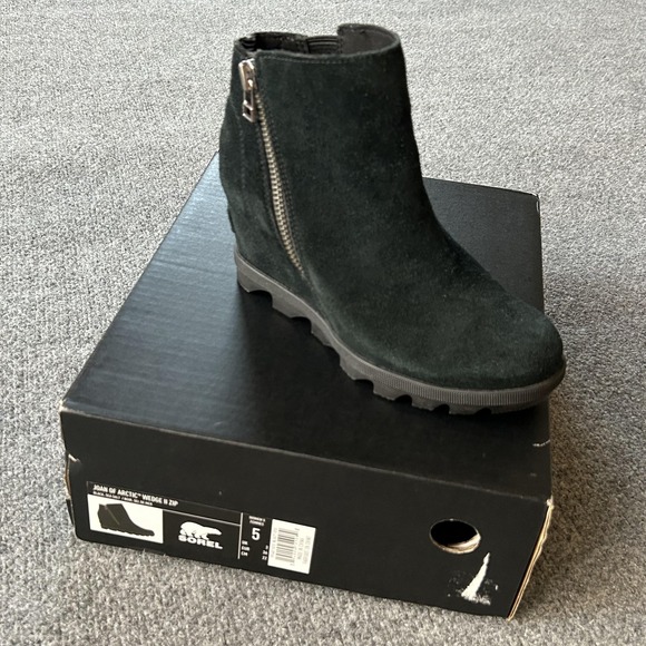 Sorel Joan Of Arctic Wedge II Zip Boots Womens Size 5 Black Suede Booties